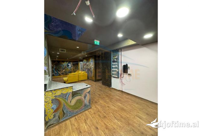 Ambient biznesi me qera 3+1 ne Tirane - 4,000 Euro
