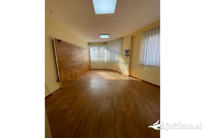 Ambient biznesi me qera 3+1 ne Tirane - 650 Euro