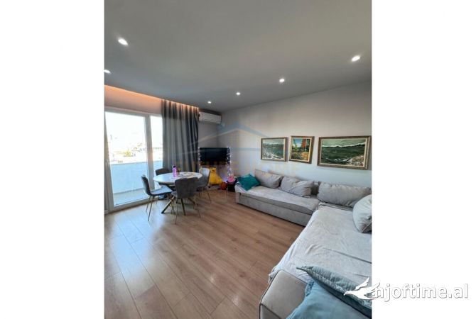 Shtepi ne shitje Apartament ne Tirane, 1+1, Mobilimi E mobiluar, Pagesa 135,000  Euro.