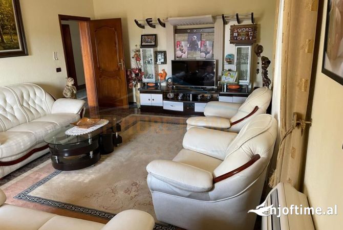 Shtepi ne shitje Shtepi Private ne Tirane, 7+1, Mobilimi E mobiluar, Pagesa 320,000  Euro.