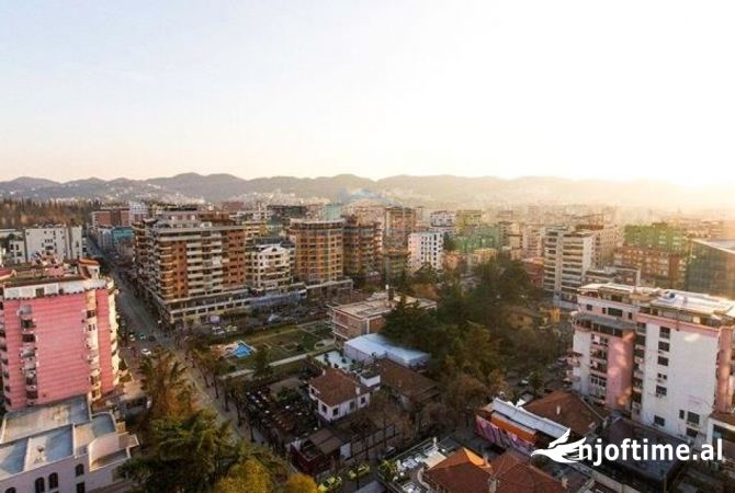 Ambient biznesi me qera 3+1 ne Tirane - 2,500 Euro