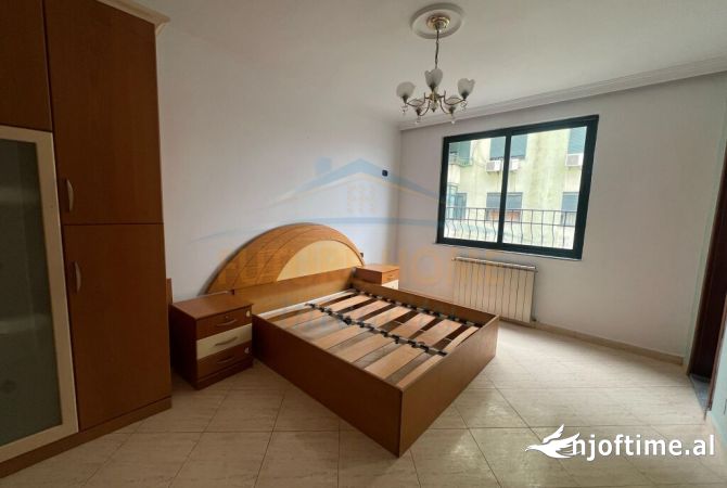 Shtepi me qera 2+1 ne Tirane - 800 Euro