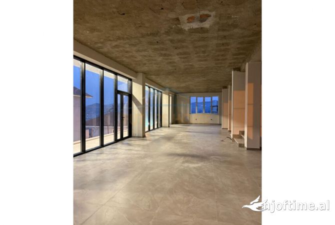 Ambient biznesi me qera 3+1 ne Tirane - 6,000 Euro