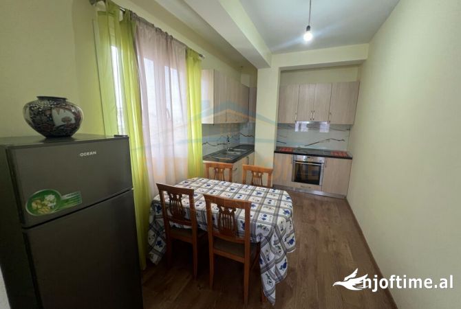 Shtepi me qera Apartament ne Tirane, 2+1, Mobilimi E mobiluar, Pagesa 500  Euro.