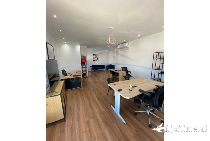 Shtepi me qera Apartament ne Tirane, 2+1, Mobilimi E mobiluar, Pagesa 600  Euro.