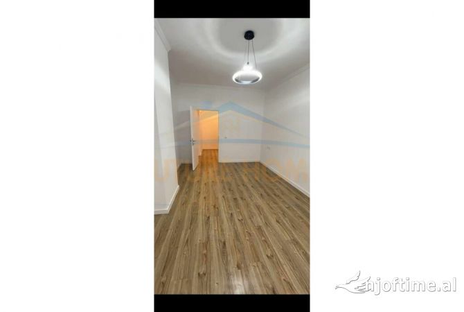 Shtepi ne shitje Apartament ne Tirane, 1+1, Mobilimi Pjeserisht e mobiluar, Pagesa 99,000  Euro.