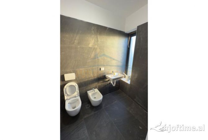 Shtepi me qera Apartament ne Tirane, 2+1, Mobilimi Bosh, pa mobiluar, Pagesa 700  Euro.