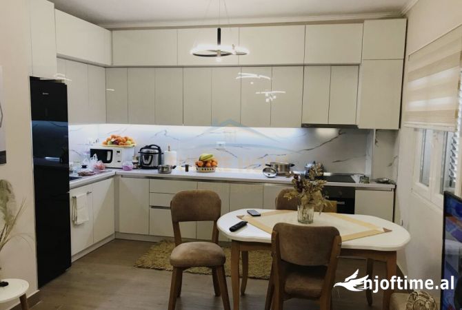 Shtepi me qera Apartament ne Tirane, 1+1, Mobilimi E mobiluar, Pagesa 500  Euro.