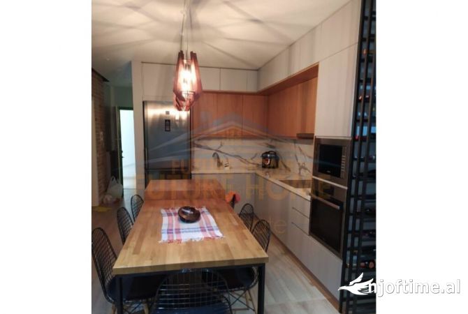 Shtepi me qera 2+1 ne Tirane - 700 Euro