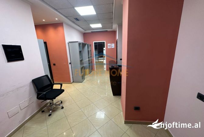 Ambient biznesi me qera 3+1 ne Tirane - 1,700 Euro