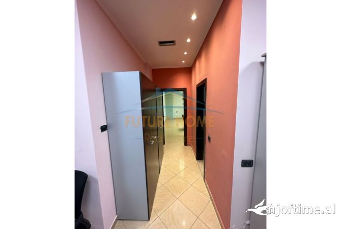 Ambient biznesi me qera 3+1 ne Tirane - 1,700 Euro