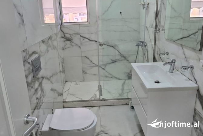 Shtepi ne shitje Apartament ne Tirane, 2+1, Mobilimi E mobiluar, Pagesa 158,000  Euro.