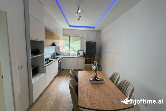 Shtepi me qera Apartament ne Tirane, 2+1, Mobilimi E mobiluar, Pagesa 500  Euro.