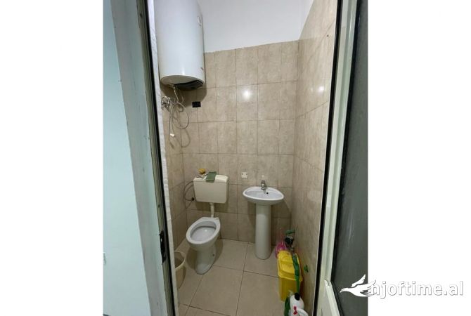 Ambient biznesi me qera 3+1 ne Tirane - 400 Euro