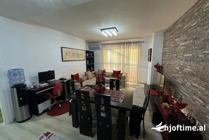 Shtepi me qera Apartament ne Tirane, 2+1, Mobilimi E mobiluar, Pagesa 550  Euro.