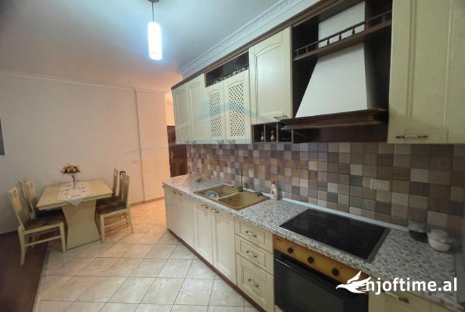 Shtepi me qera Apartament ne Tirane, 2+1, Mobilimi E mobiluar, Pagesa 500  Euro.