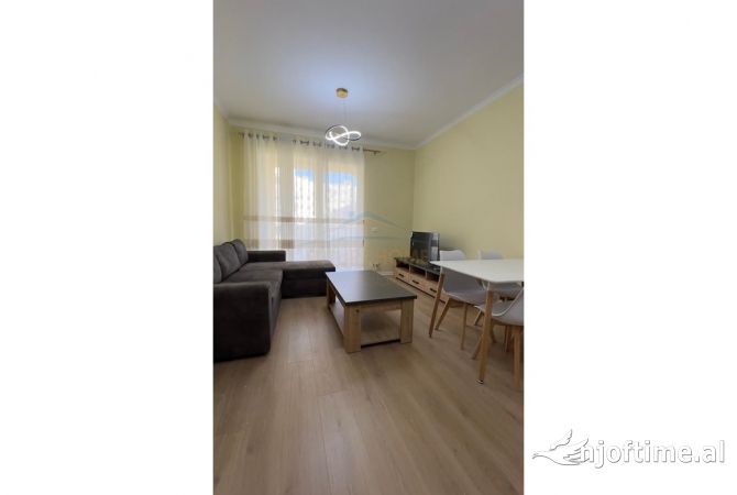 Shtepi me qera Apartament ne Tirane, 2+1, Mobilimi E mobiluar, Pagesa 550  Euro.