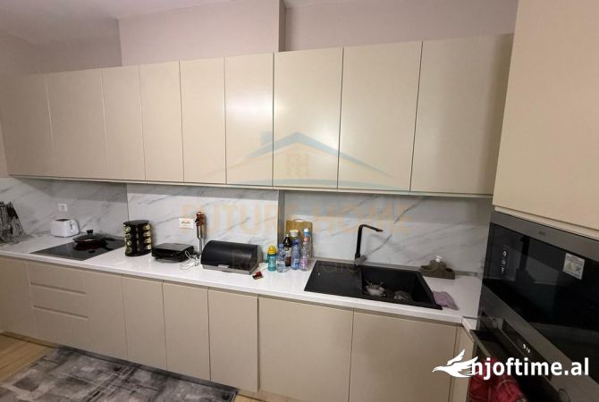Shtepi ne shitje Apartament ne Tirane, 2+1, Mobilimi E mobiluar, Pagesa 157,000  Euro.