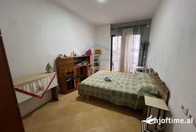 Shtepi ne shitje Apartament ne Tirane, 2+1, Mobilimi E mobiluar, Pagesa 130,000  Euro.