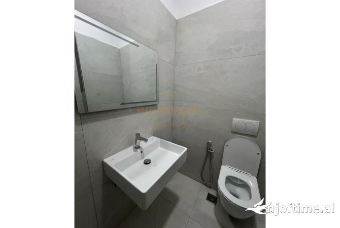 Ambient biznesi me qera 3+1 ne Tirane - 2,000 Euro