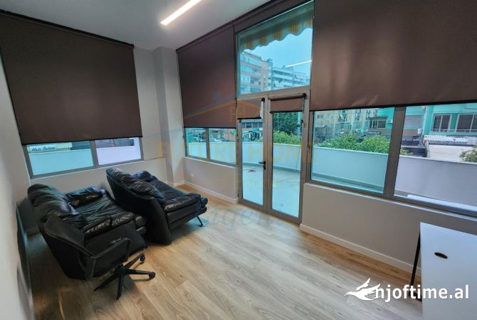 Qera , Ambjent Biznesi , Komuna e Parisit 