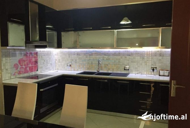 Shtepi me qera Apartament ne Tirane, 1+1, Mobilimi E mobiluar, Pagesa 400  Euro.