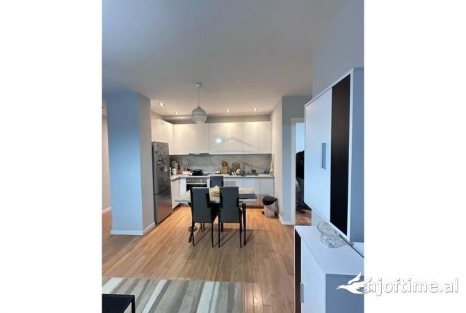 Shtepi ne shitje Apartament ne Tirane, 2+1, Mobilimi E mobiluar, Pagesa 140,000  Euro.