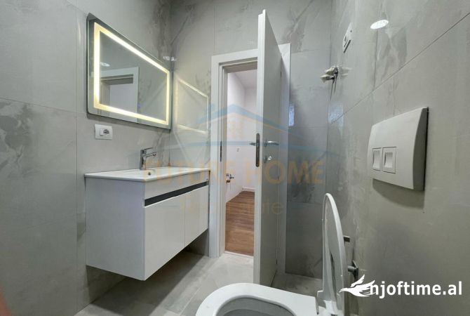Shtepi ne shitje Apartament ne Tirane, 2+1, Mobilimi Bosh, pa mobiluar, Pagesa 118,000  Euro.