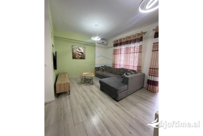 Shtepi me qera Apartament ne Tirane, 2+1, Mobilimi E mobiluar, Pagesa 700  Euro.