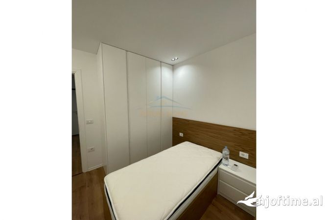 Shtepi me qera 2+1 ne Tirane - 1,300 Euro