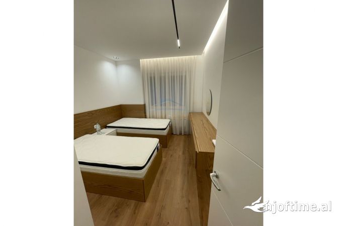 Shtepi me qera 2+1 ne Tirane - 1,300 Euro