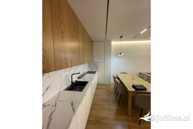 Shtepi me qera Apartament ne Tirane, 2+1, Mobilimi E mobiluar, Pagesa 1,300  Euro.