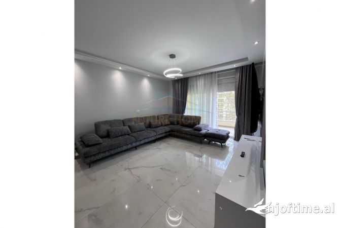 Shtepi me qera Apartament ne Tirane, 2+1, Mobilimi E mobiluar, Pagesa 700  Euro.