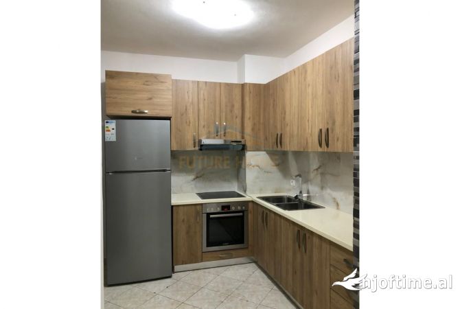 Shtepi ne shitje Apartament ne Tirane, 2+1, Mobilimi E mobiluar, Pagesa 154,000  Euro.