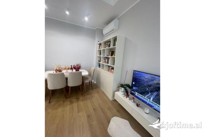 Shtepi me qera Apartament ne Tirane, 1+1, Mobilimi E mobiluar, Pagesa 550  Euro.