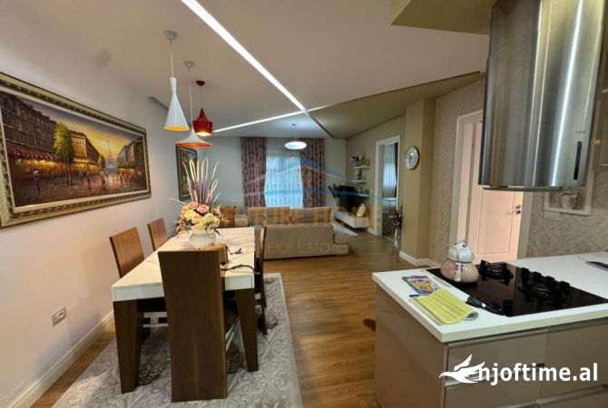 Shtepi me qera Apartament ne Tirane, 2+1, Mobilimi E mobiluar, Pagesa 700  Euro.