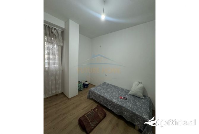 Shtepi ne shitje Apartament ne Tirane, 2+1, Mobilimi E mobiluar, Pagesa 110,000  Euro.