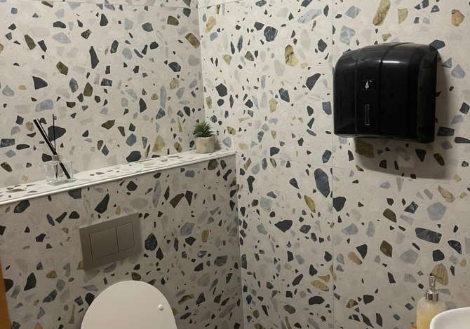 Qera, Ambjent Bar-Restorant "Liqeni Artificial", prane Nobis