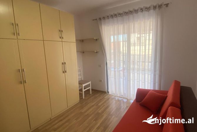 Shtepi me qera 3+1 ne Tirane - 1,200 Euro