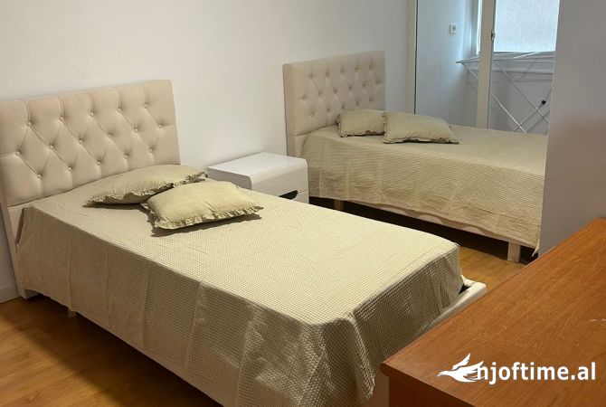 Shtepi me qera Apartament ne Tirane, 2+1, Mobilimi E mobiluar, Pagesa 750  Euro.