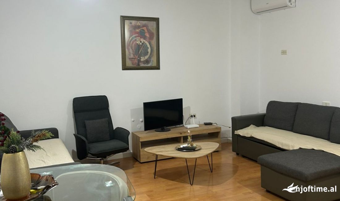 Shtepi me qera Apartament ne Tirane, 2+1, Mobilimi E mobiluar, Pagesa 750  Euro.