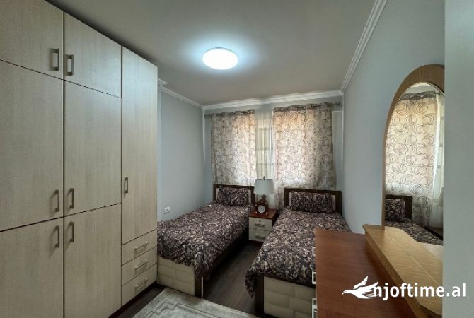 Shtepi ne shitje Apartament ne Tirane, 2+1, Mobilimi E mobiluar, Pagesa 295,000  Euro.