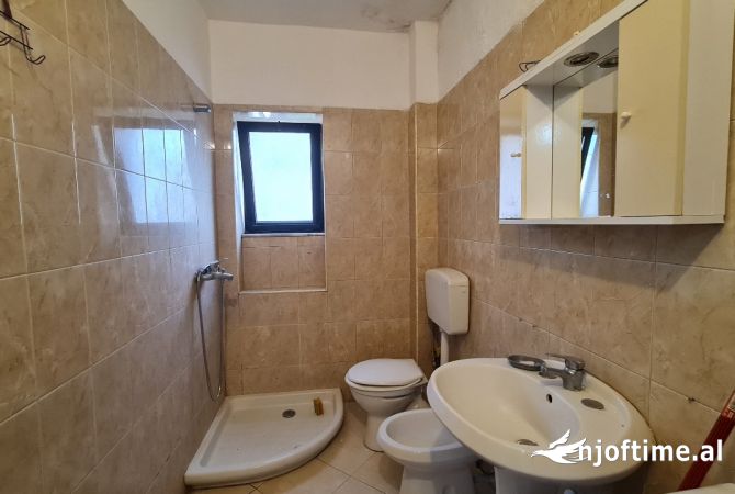 Shtepi ne shitje Apartament ne Tirane, 1+1, Mobilimi E mobiluar, Pagesa 110,000  Euro.