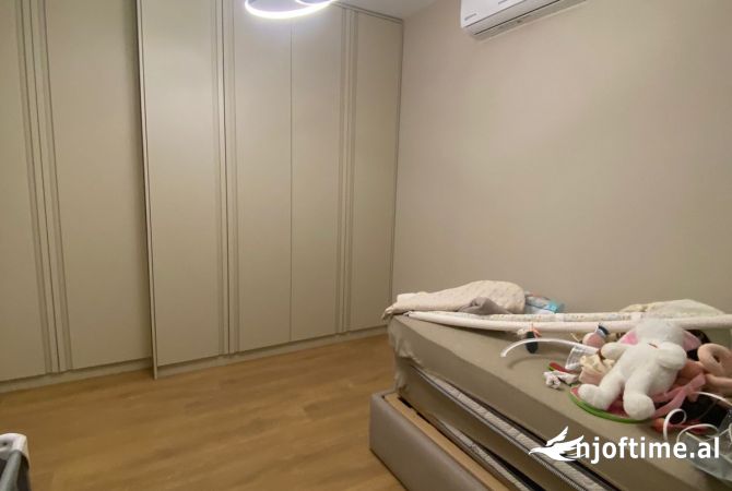 Shtepi me qera Apartament ne Tirane, 2+1, Mobilimi E mobiluar, Pagesa 1,000  Euro.