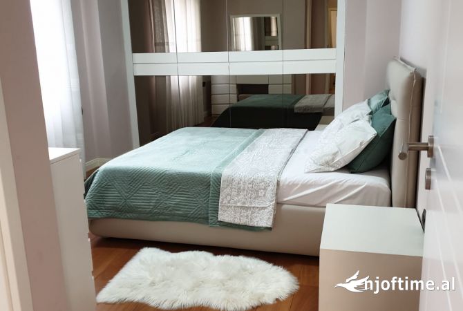 Shtepi me qera 3+1 ne Tirane - 1,100 Euro