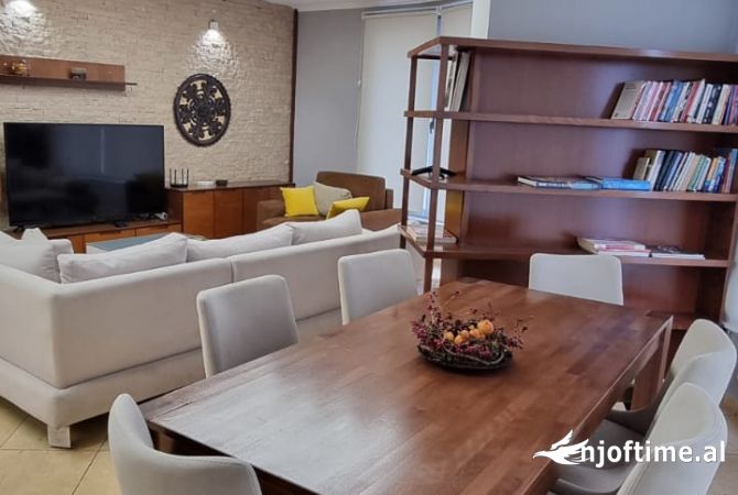 Shtepi me qera Apartament ne Tirane, 2+1, Mobilimi E mobiluar, Pagesa 1,400  Euro.