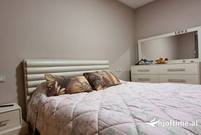 Shtepi me qera Apartament ne Tirane, 2+1, Mobilimi E mobiluar, Pagesa 1,400  Euro.