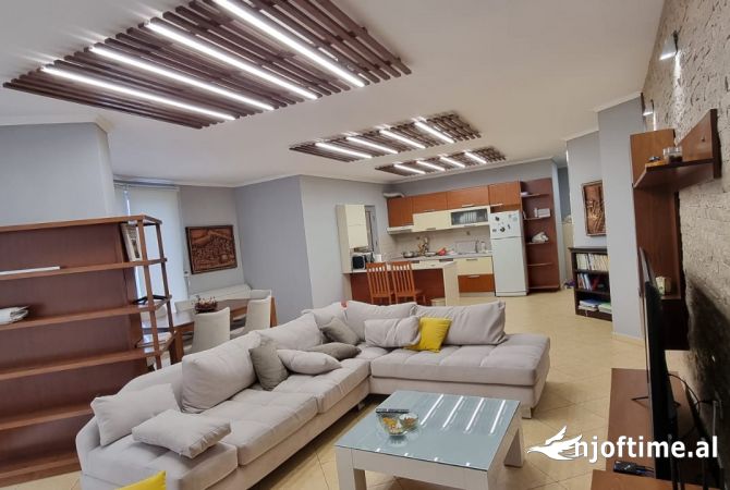 Shtepi me qera Apartament ne Tirane, 2+1, Mobilimi E mobiluar, Pagesa 1,400  Euro.