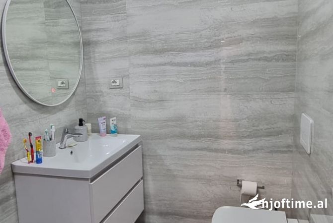 Shtepi me qera Apartament ne Tirane, 2+1, Mobilimi E mobiluar, Pagesa 1,400  Euro.