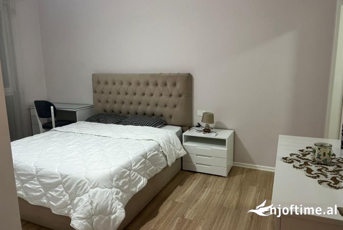 Shtepi me qera 2+1 ne Tirane - 90,000 Leke
